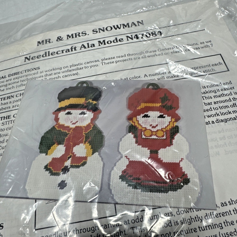 Vintage 1987 Needlecraft Plastic Canvas Cross Stitch Kit MR & MRS Snowman New